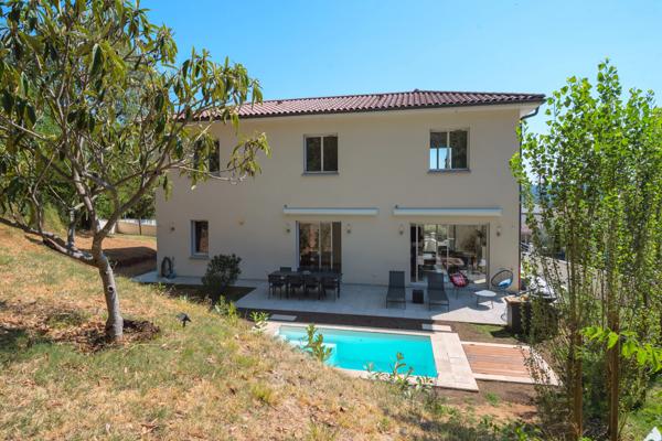 Vernaison - Maison récente contemporaine de 201 m² - Terrain de 822 m² - 4 chambres - Piscine