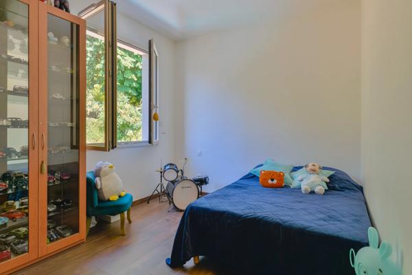 Vernaison - Maison récente contemporaine de 201 m² - Terrain de 822 m² - 4 chambres - Piscine