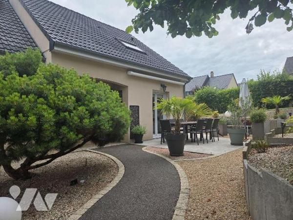 MAYENNE- Proche centre ville et grande surface, pavillon de trois chambres sur belle parcelle....