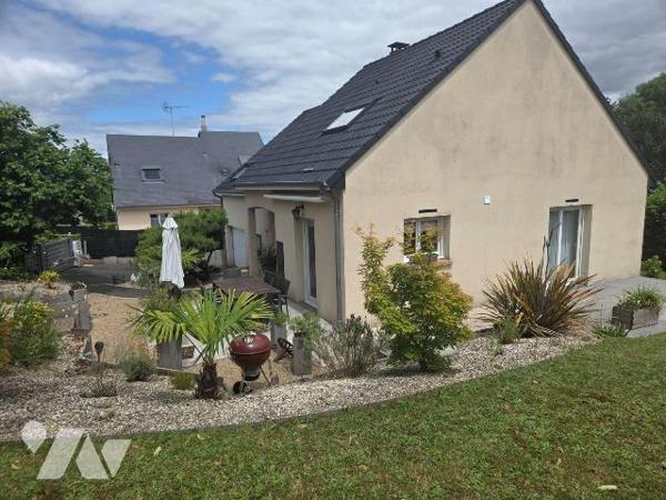 MAYENNE- Proche centre ville et grande surface, pavillon de trois chambres sur belle parcelle....