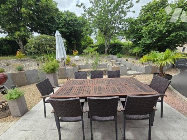 MAYENNE- Proche centre ville et grande surface, pavillon de trois chambres sur belle parcelle....