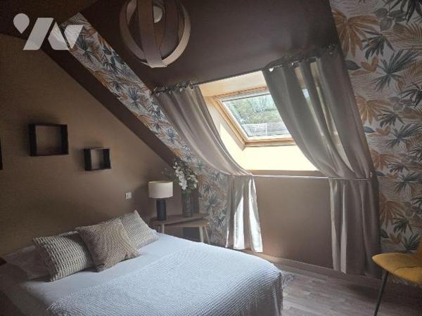 MAYENNE- Proche centre ville et grande surface, pavillon de trois chambres sur belle parcelle....