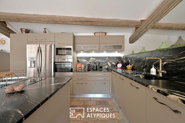 Esprit loft dans un ancien chai avec jardin et piscine à 20 min d’Uzès