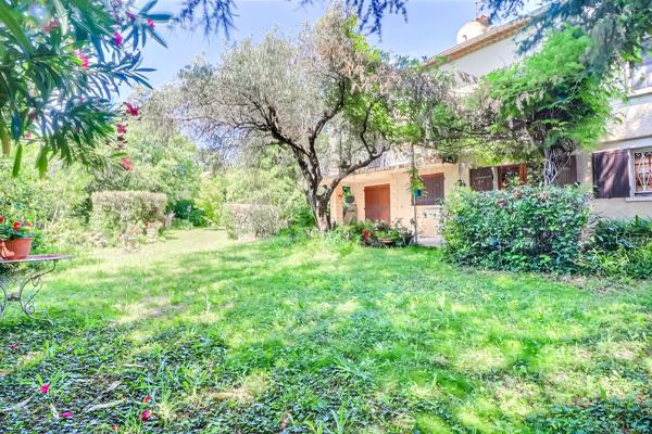Maison
         7 pièces
        - 171 m² Exclusivité 335 000 € *