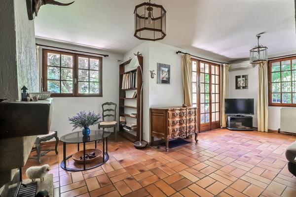 Maison
         7 pièces
        - 171 m² Exclusivité 335 000 € *
