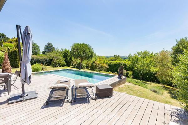 Maison rénovée avec piscine sur les hauteurs de Montrabé