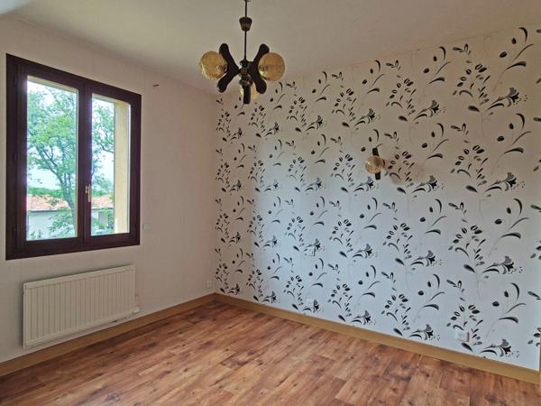 A vendre CRAYSSAC (46) Maison familiale 8 pièces de 200m² habitables - 5 chambres - 2 Vérandas - Terrain de 8000 m²