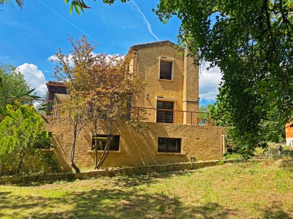 A vendre CRAYSSAC (46) Maison familiale 8 pièces de 200m² habitables - 5 chambres - 2 Vérandas - Terrain de 8000 m²