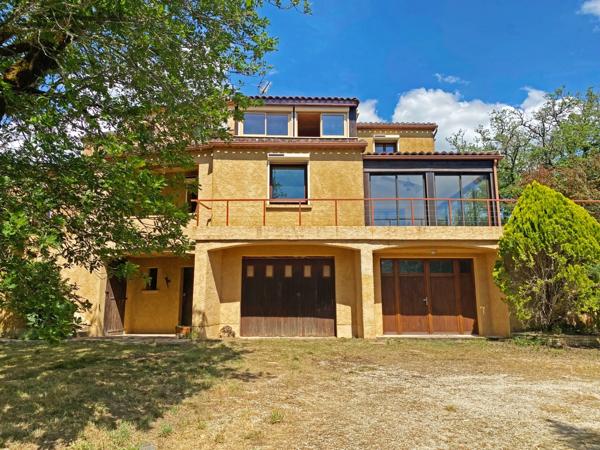 A vendre CRAYSSAC (46) Maison familiale 8 pièces de 200m² habitables - 5 chambres - 2 Vérandas - Terrain de 8000 m²
