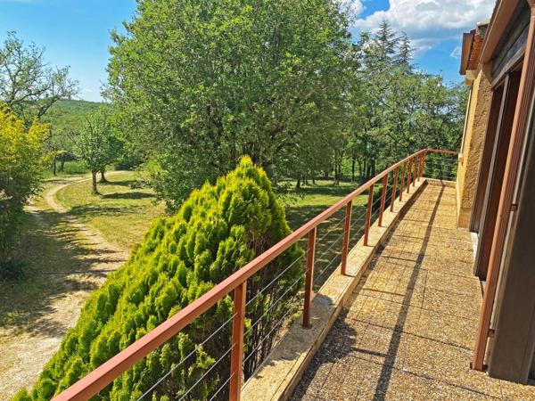A vendre CRAYSSAC (46) Maison familiale 8 pièces de 200m² habitables - 5 chambres - 2 Vérandas - Terrain de 8000 m²