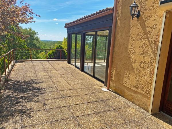 A vendre CRAYSSAC (46) Maison familiale 8 pièces de 200m² habitables - 5 chambres - 2 Vérandas - Terrain de 8000 m²