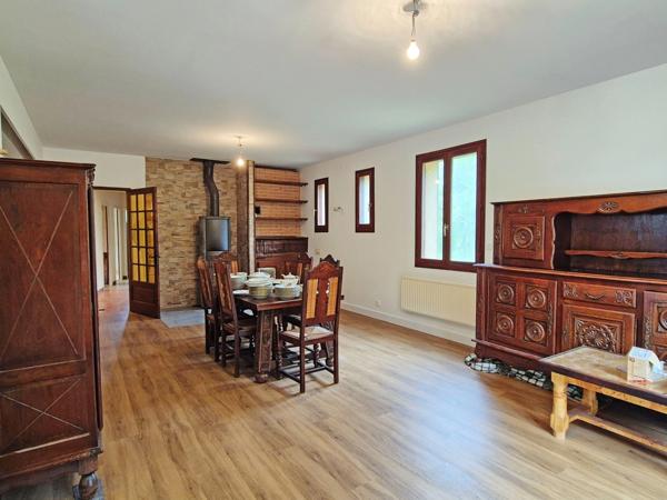 A vendre CRAYSSAC (46) Maison familiale 8 pièces de 200m² habitables - 5 chambres - 2 Vérandas - Terrain de 8000 m²