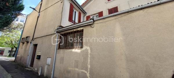 Immeuble commercial de 176 m²