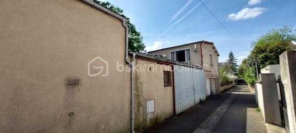 Immeuble commercial de 176 m²