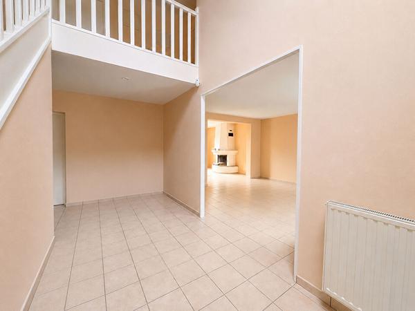 Maison familiale 4 chambres , garage et terrain clos à La Bazoge, proche Le Mans