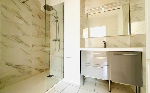 Appartement à vendre    2 pièces • 42 m2 Tassin-la-Demi-Lune