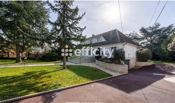 Maison
         6 pièces
        - 367 m² 593 500 € *
