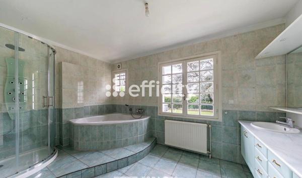 Maison
         6 pièces
        - 367 m² 593 500 € *