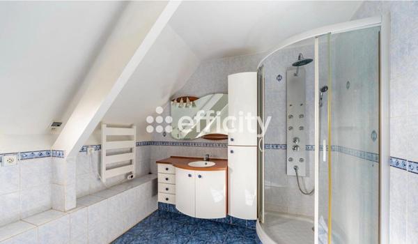 Maison
         6 pièces
        - 367 m² 593 500 € *