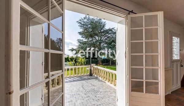 Maison
         6 pièces
        - 367 m² 593 500 € *