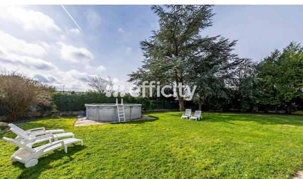 Maison
         6 pièces
        - 367 m² 593 500 € *