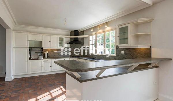 Maison
         6 pièces
        - 367 m² 593 500 € *