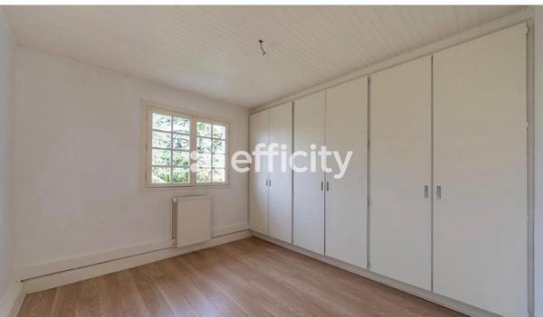 Maison
         6 pièces
        - 367 m² 593 500 € *