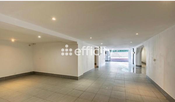 Maison
         6 pièces
        - 367 m² 593 500 € *