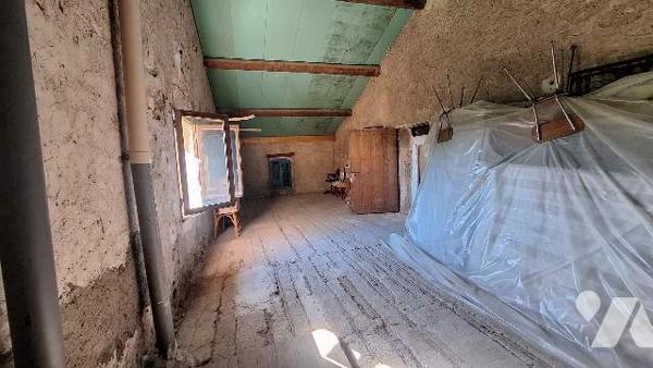 Batisse avec terrain constructible