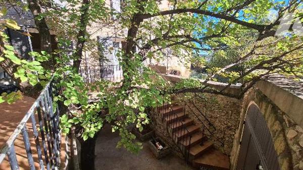 Batisse avec terrain constructible