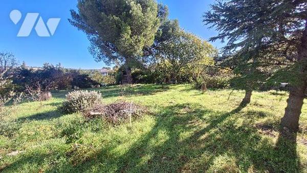 Batisse avec terrain constructible