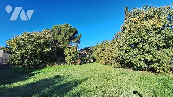 Batisse avec terrain constructible