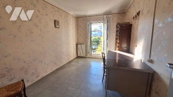 Batisse avec terrain constructible