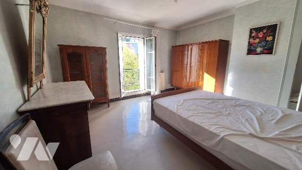 Batisse avec terrain constructible