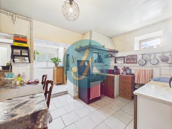 Suilly-la-Tour (58150) Maison 138m2 avec 4 chambres et dépendances au calme sur terrain clos.