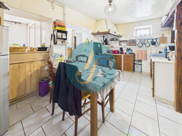 Suilly-la-Tour (58150) Maison 138m2 avec 4 chambres et dépendances au calme sur terrain clos.