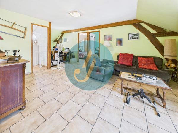 Suilly-la-Tour (58150) Maison 138m2 avec 4 chambres et dépendances au calme sur terrain clos.