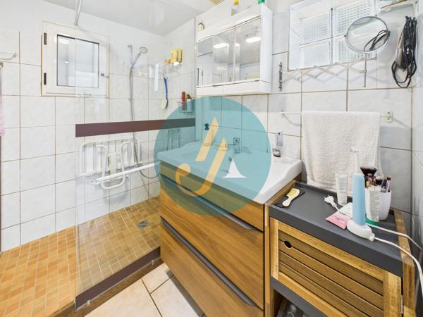 Suilly-la-Tour (58150) Maison 138m2 avec 4 chambres et dépendances au calme sur terrain clos.