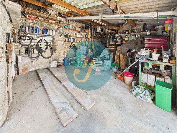 Suilly-la-Tour (58150) Maison 138m2 avec 4 chambres et dépendances au calme sur terrain clos.