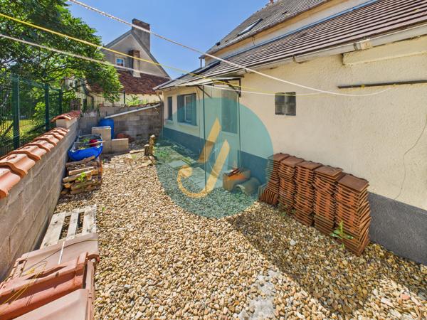 Suilly-la-Tour (58150) Maison 138m2 avec 4 chambres et dépendances au calme sur terrain clos.