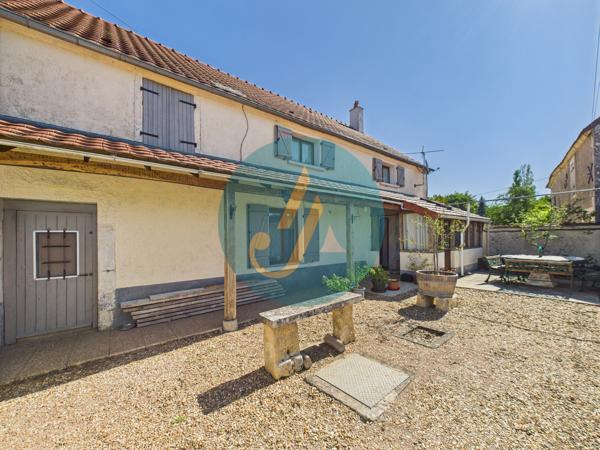Suilly-la-Tour (58150) Maison 138m2 avec 4 chambres et dépendances au calme sur terrain clos.