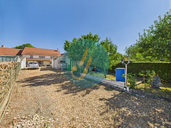 Suilly-la-Tour (58150) Maison 138m2 avec 4 chambres et dépendances au calme sur terrain clos.