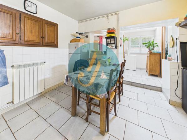 Suilly-la-Tour (58150) Maison 138m2 avec 4 chambres et dépendances au calme sur terrain clos.