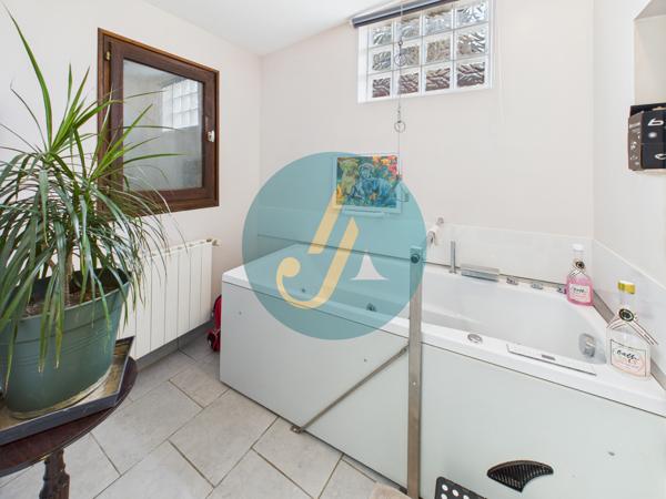 Suilly-la-Tour (58150) Maison 138m2 avec 4 chambres et dépendances au calme sur terrain clos.