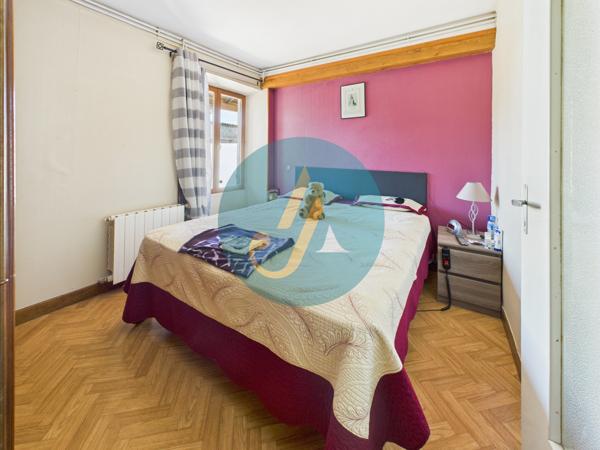 Suilly-la-Tour (58150) Maison 138m2 avec 4 chambres et dépendances au calme sur terrain clos.