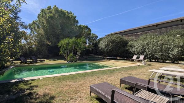 Maison à vendre  8 pièces - 197,04 m 2   AIMARGUES  - 30