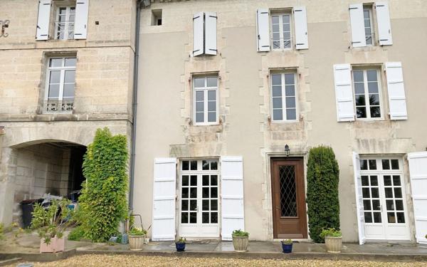 Maison à vendre    11 pièces •  Angoulême