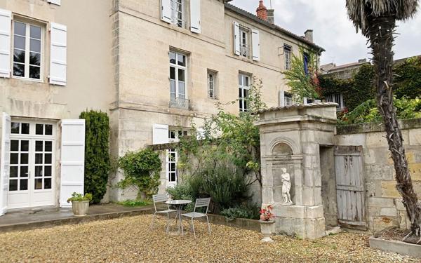 Maison à vendre    11 pièces •  Angoulême