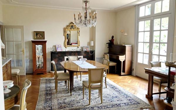 Maison à vendre    11 pièces •  Angoulême