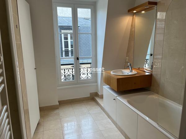 Location Appartement 3 pièces 67.7 m² - Paris 75017